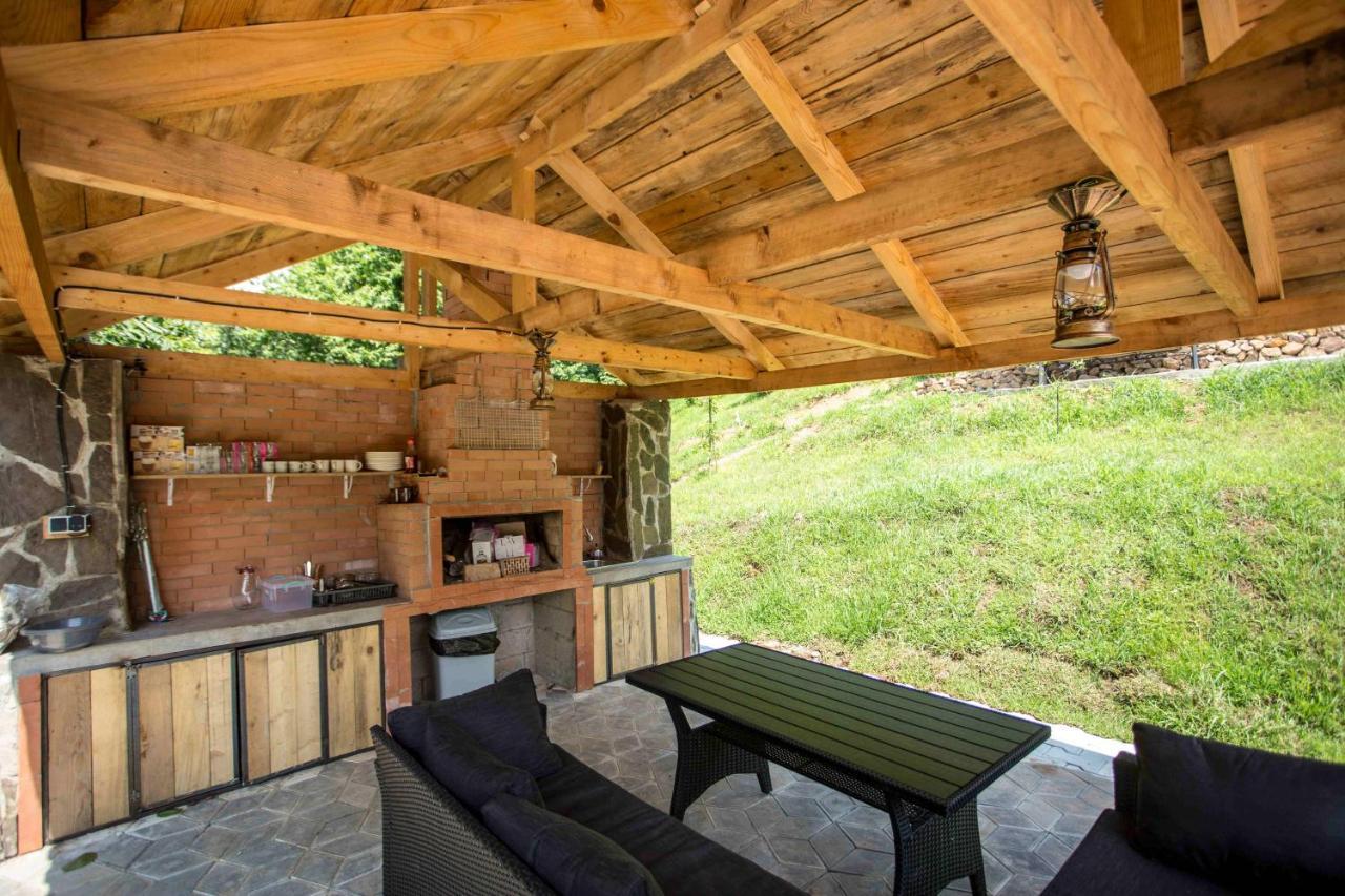Woodpecker Ვუდფექერი Villa บาทูมิ ภายนอก รูปภาพ