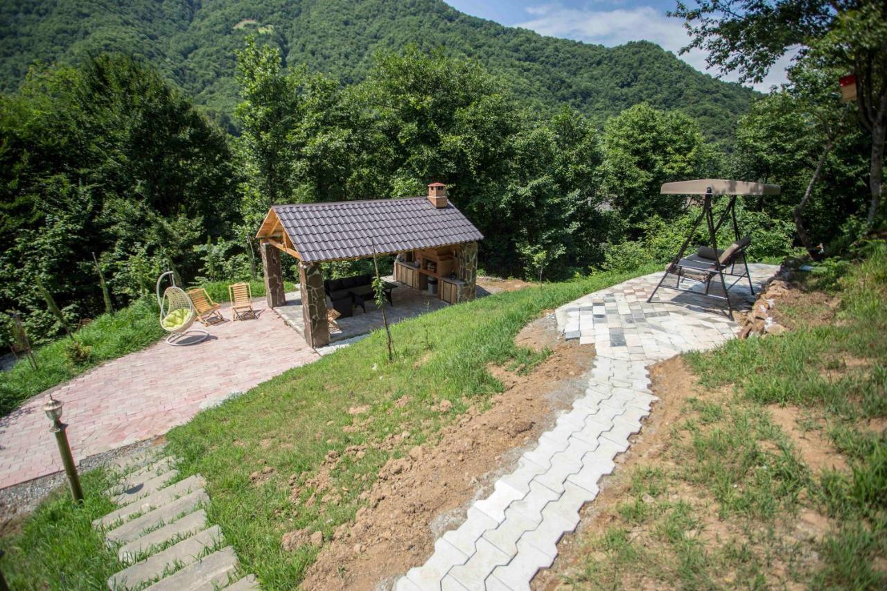 Woodpecker Ვუდფექერი Villa บาทูมิ ภายนอก รูปภาพ